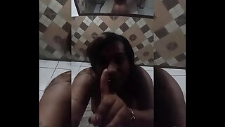 Travesti de Teresópolis Agatha Giselle rebolando pelada